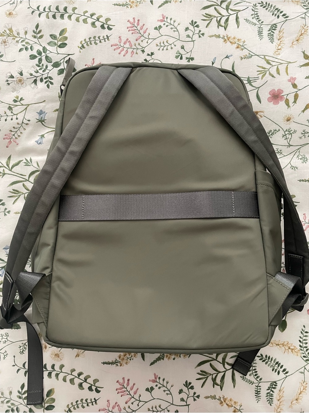 lululemon Everyday Backpack - Picture 2 of 6